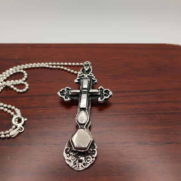 Rare Cross in Sterling Silver on an 18-inch Beaded Chain - Picture 2 of 6